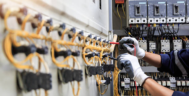 Professional Electrician technician working in Carlisle-Rockledge, AL